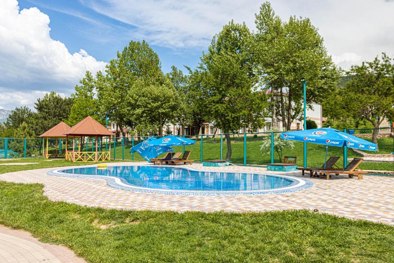 Лайнер Горный Курортный Комплекс Layner В Чимгане エクステリア 写真